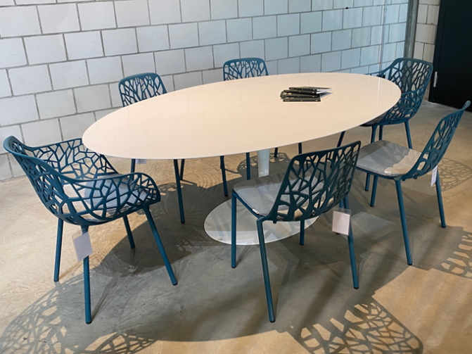 Saarinen Tisch + 6 Forest Stühle